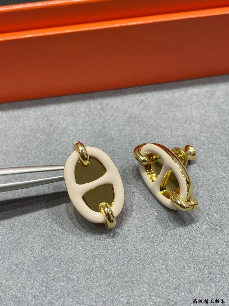 H**me5 earrings